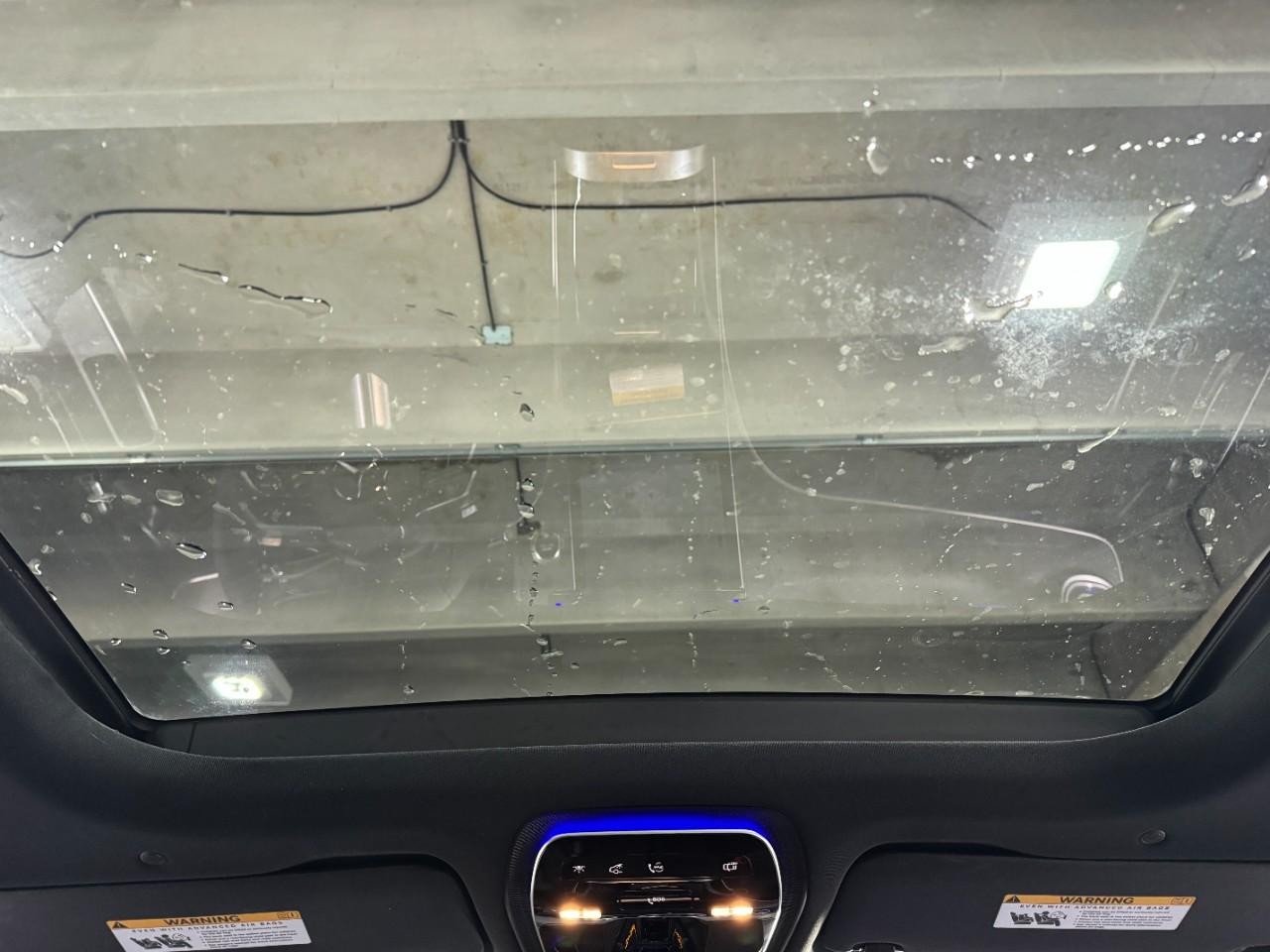 Mercedes-Benz GLC Vehicle Full-screen Gallery Image 11