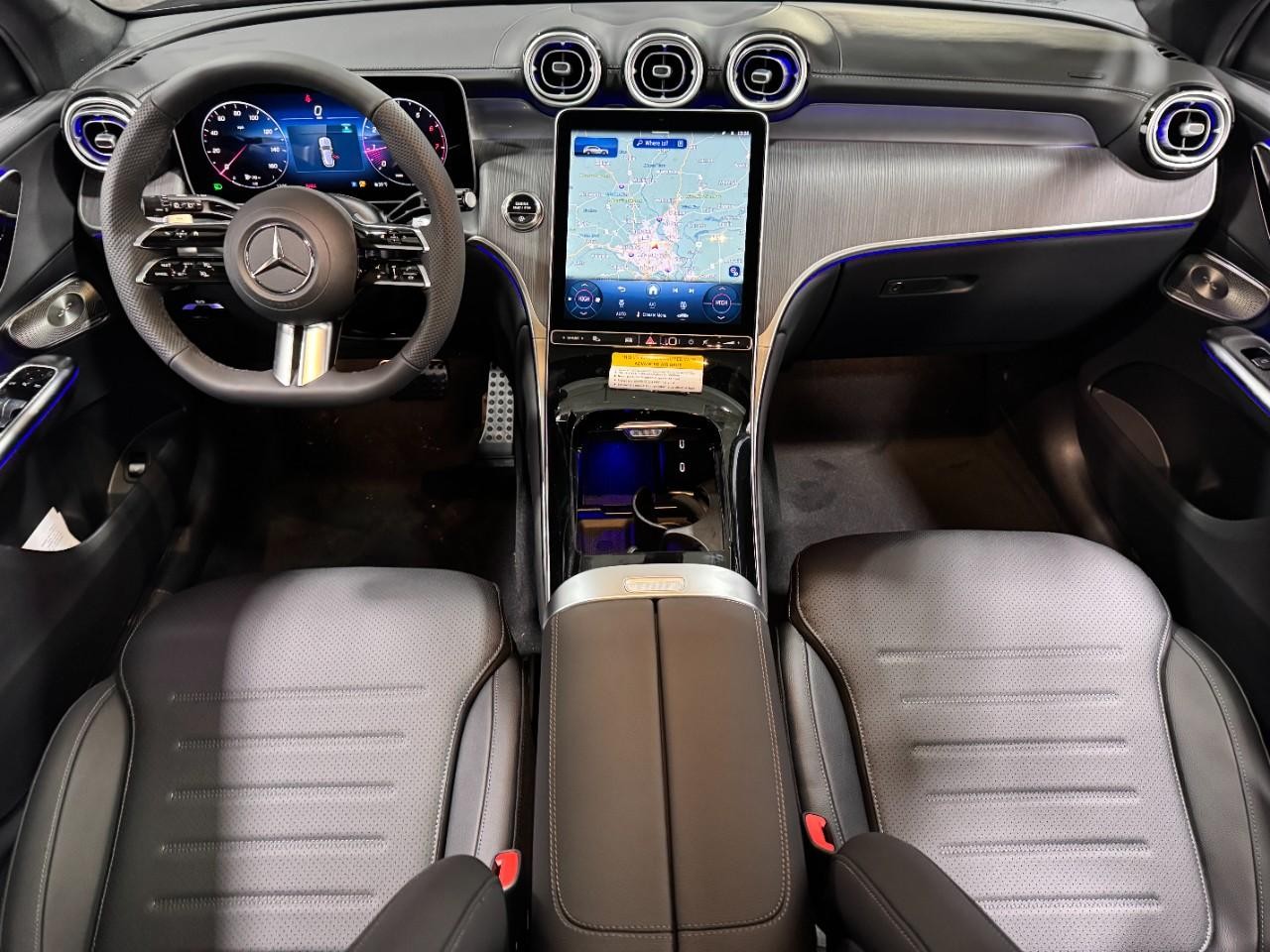 Mercedes-Benz GLC Vehicle Full-screen Gallery Image 12