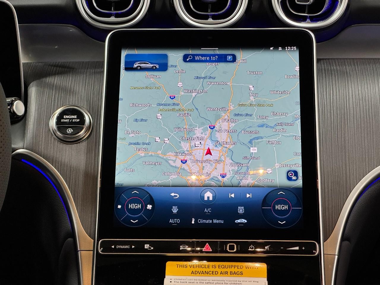 Mercedes-Benz GLC Vehicle Full-screen Gallery Image 14