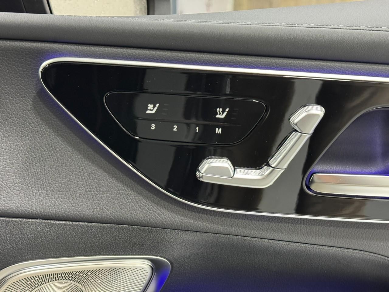 Mercedes-Benz GLC Vehicle Full-screen Gallery Image 19