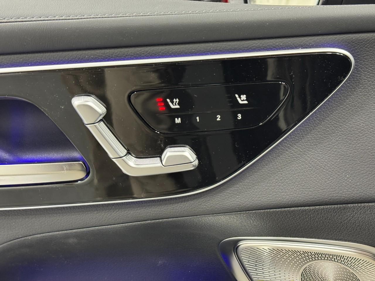 Mercedes-Benz GLC Vehicle Full-screen Gallery Image 22