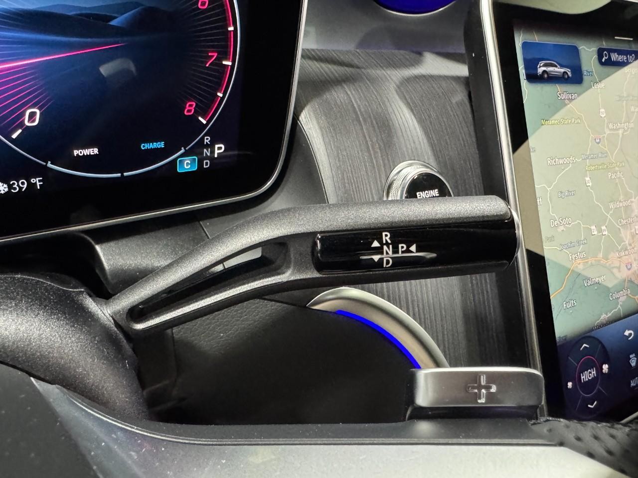 Mercedes-Benz GLC Vehicle Full-screen Gallery Image 34