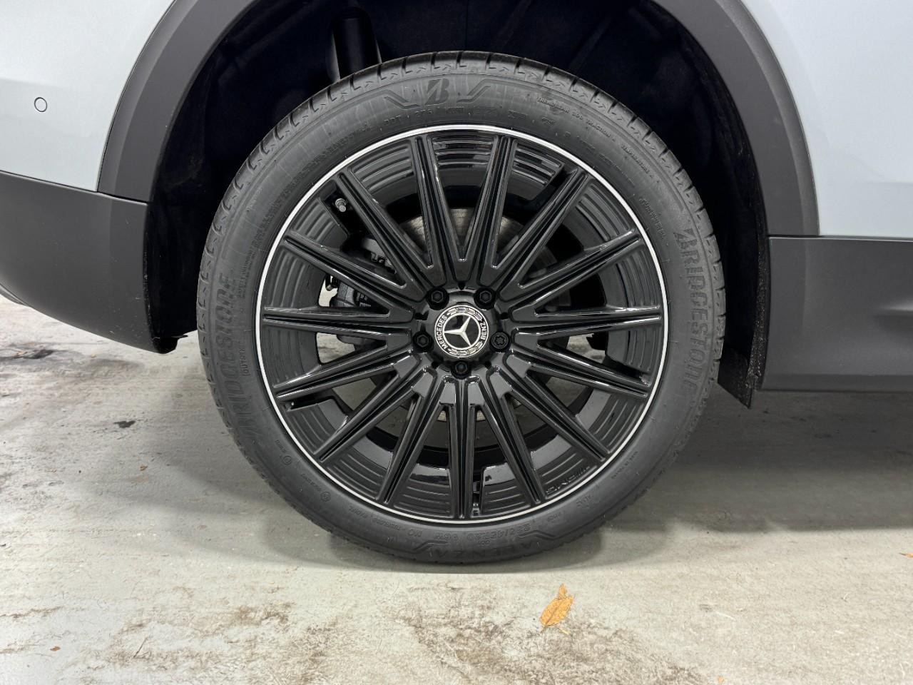 Mercedes-Benz GLB Vehicle Full-screen Gallery Image 5