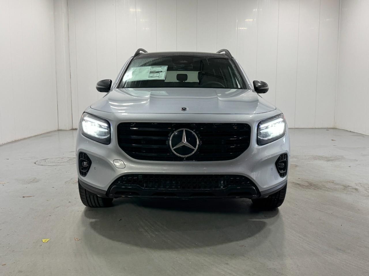 Mercedes-Benz GLB Vehicle Full-screen Gallery Image 7