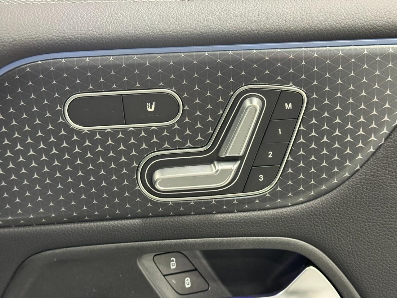 Mercedes-Benz GLB Vehicle Full-screen Gallery Image 20