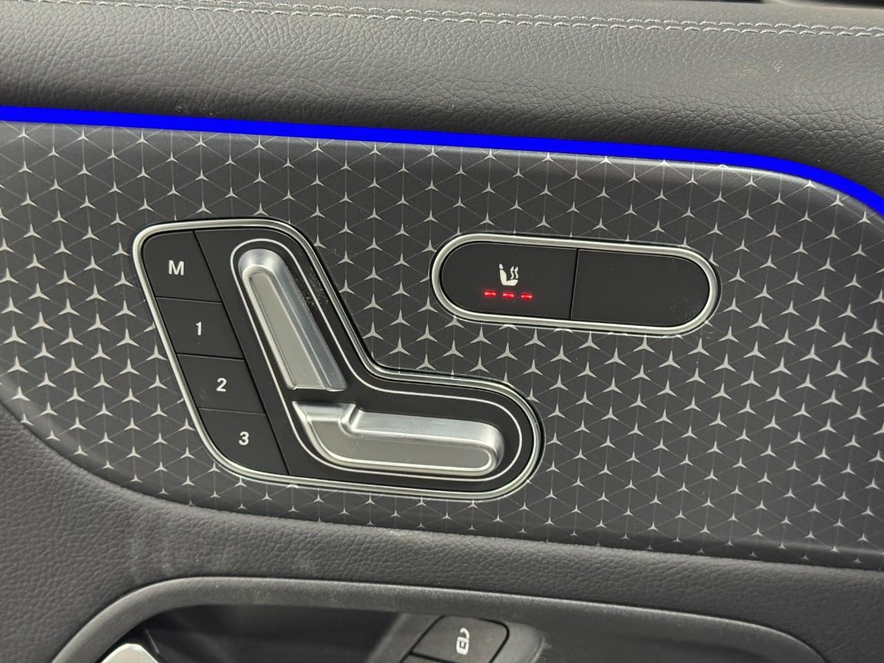 Mercedes-Benz GLB Vehicle Full-screen Gallery Image 23