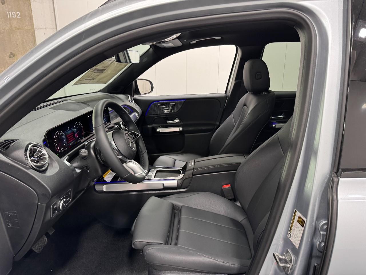 Mercedes-Benz GLB Vehicle Full-screen Gallery Image 27