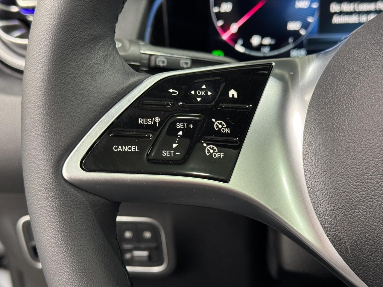 Mercedes-Benz GLB Vehicle Full-screen Gallery Image 31