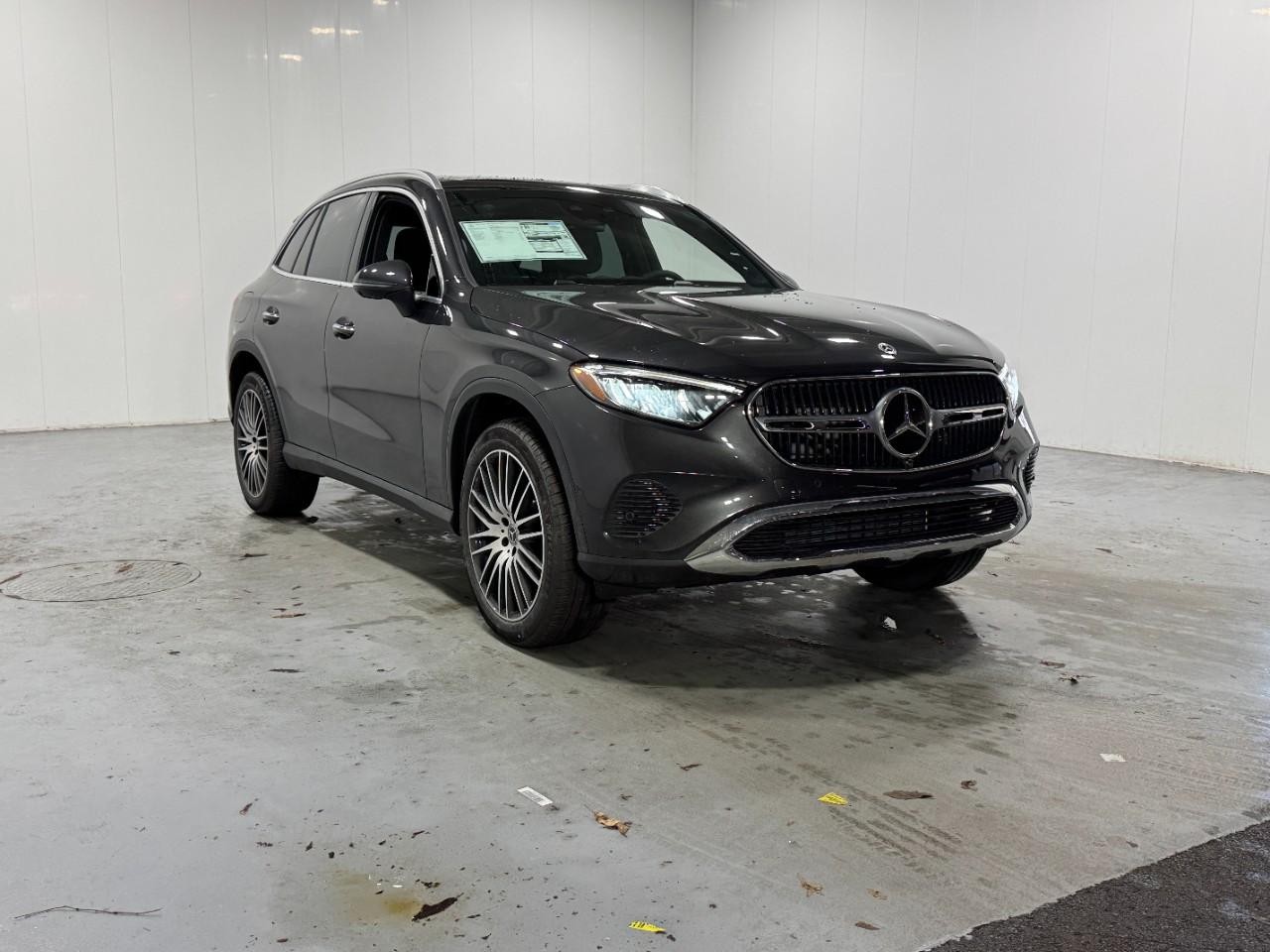 Mercedes-Benz GLC Vehicle Full-screen Gallery Image 6