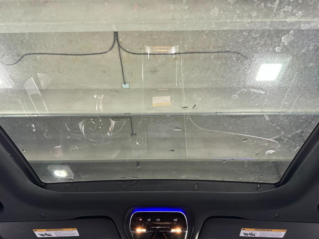 Mercedes-Benz GLC Vehicle Full-screen Gallery Image 11