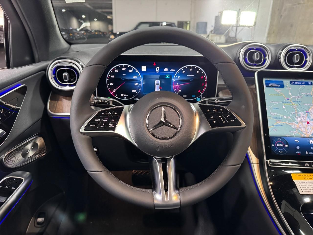 Mercedes-Benz GLC Vehicle Full-screen Gallery Image 13