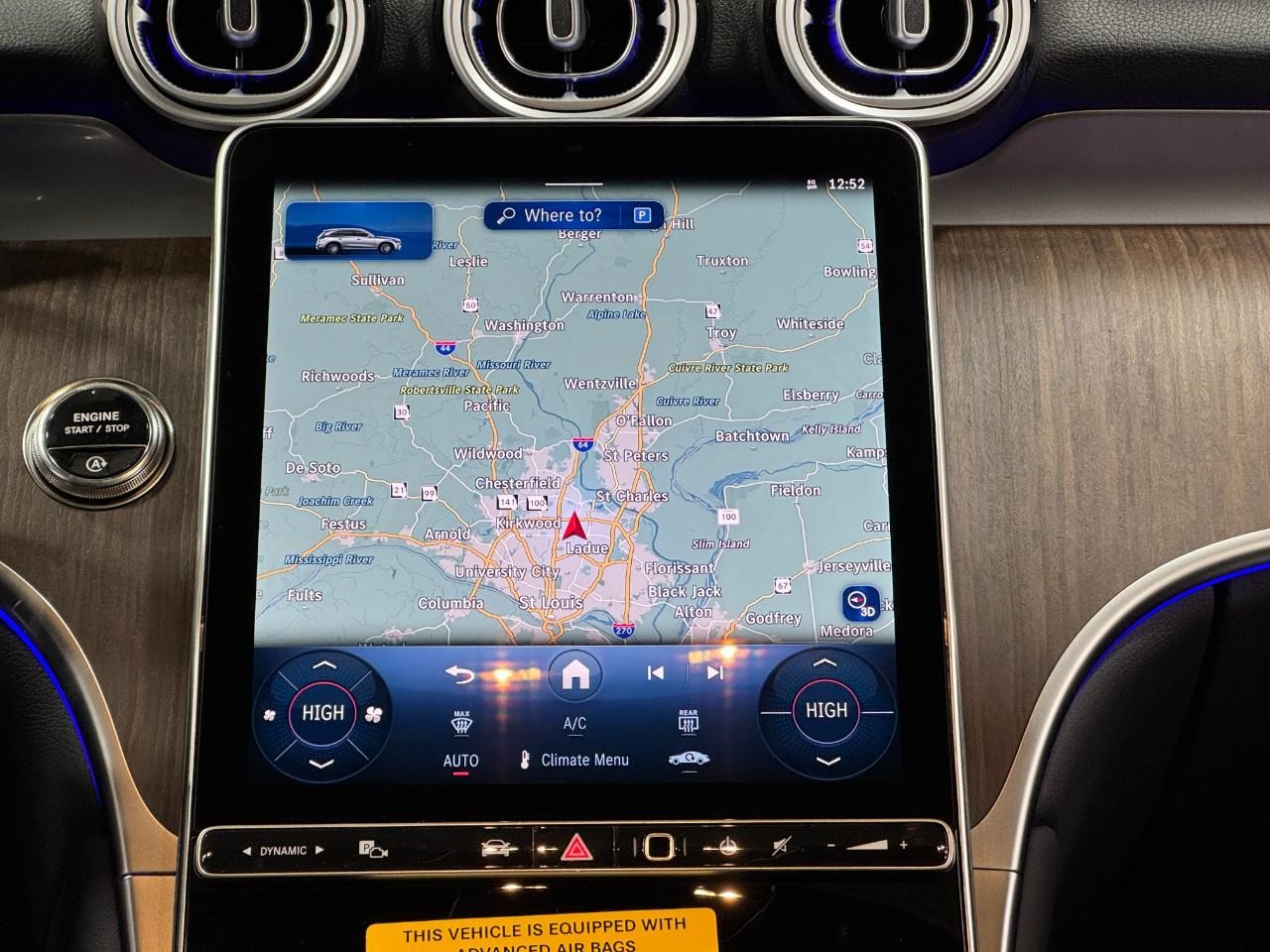 Mercedes-Benz GLC Vehicle Full-screen Gallery Image 14