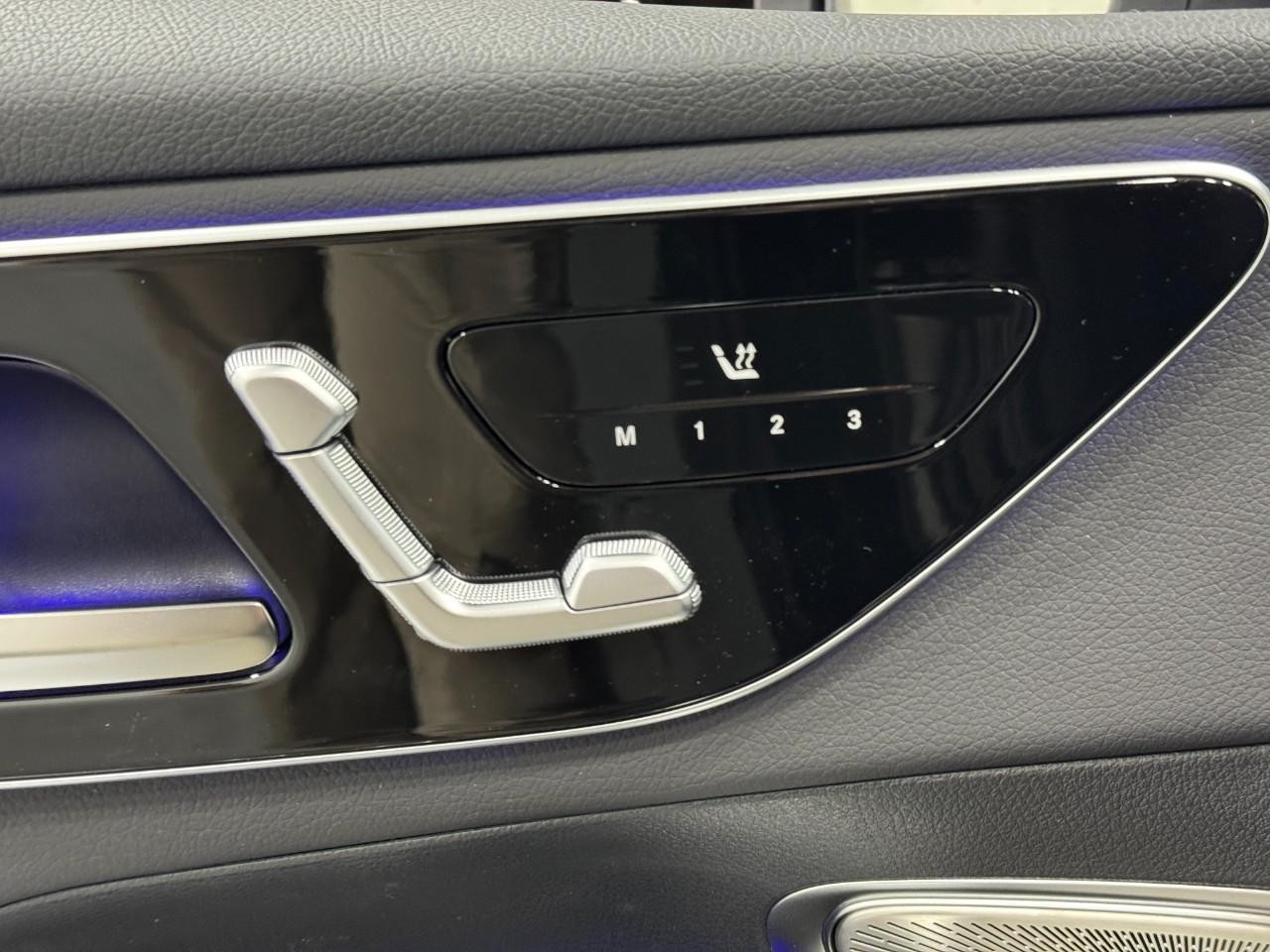 Mercedes-Benz GLC Vehicle Full-screen Gallery Image 22