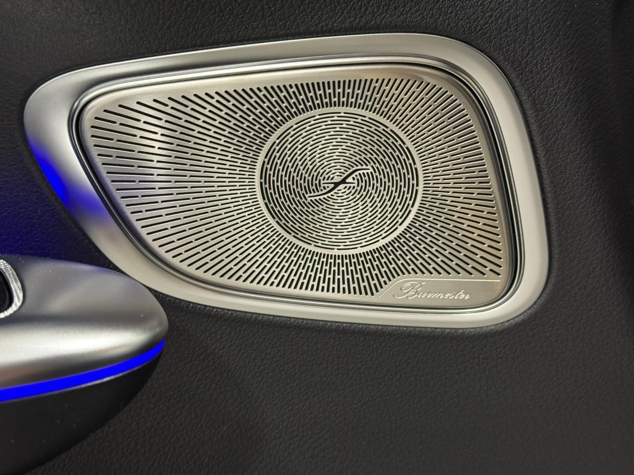 Mercedes-Benz GLC Vehicle Full-screen Gallery Image 25