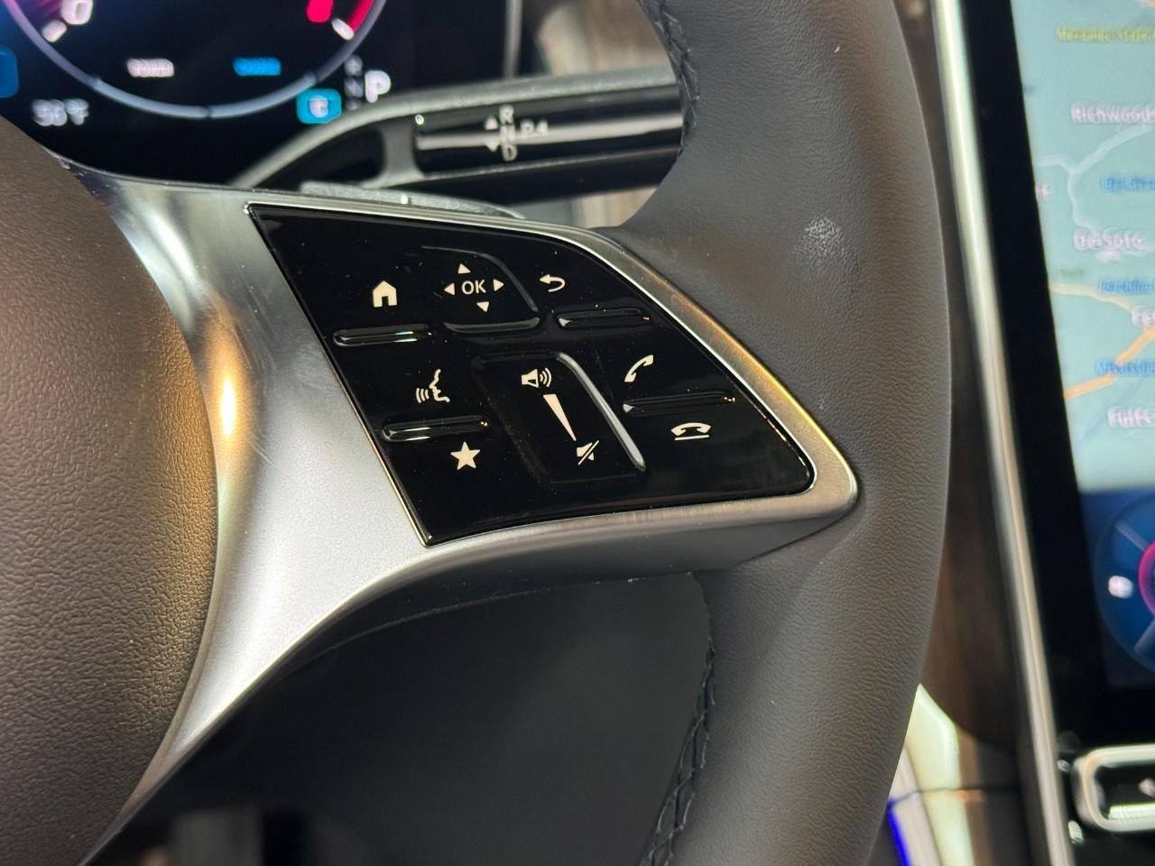 Mercedes-Benz GLC Vehicle Full-screen Gallery Image 32