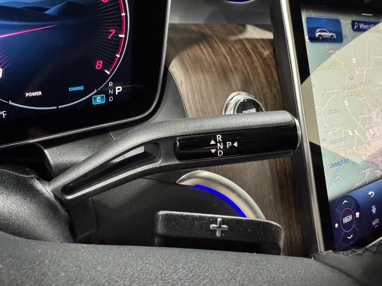 Mercedes-Benz GLC Vehicle Full-screen Gallery Image 34