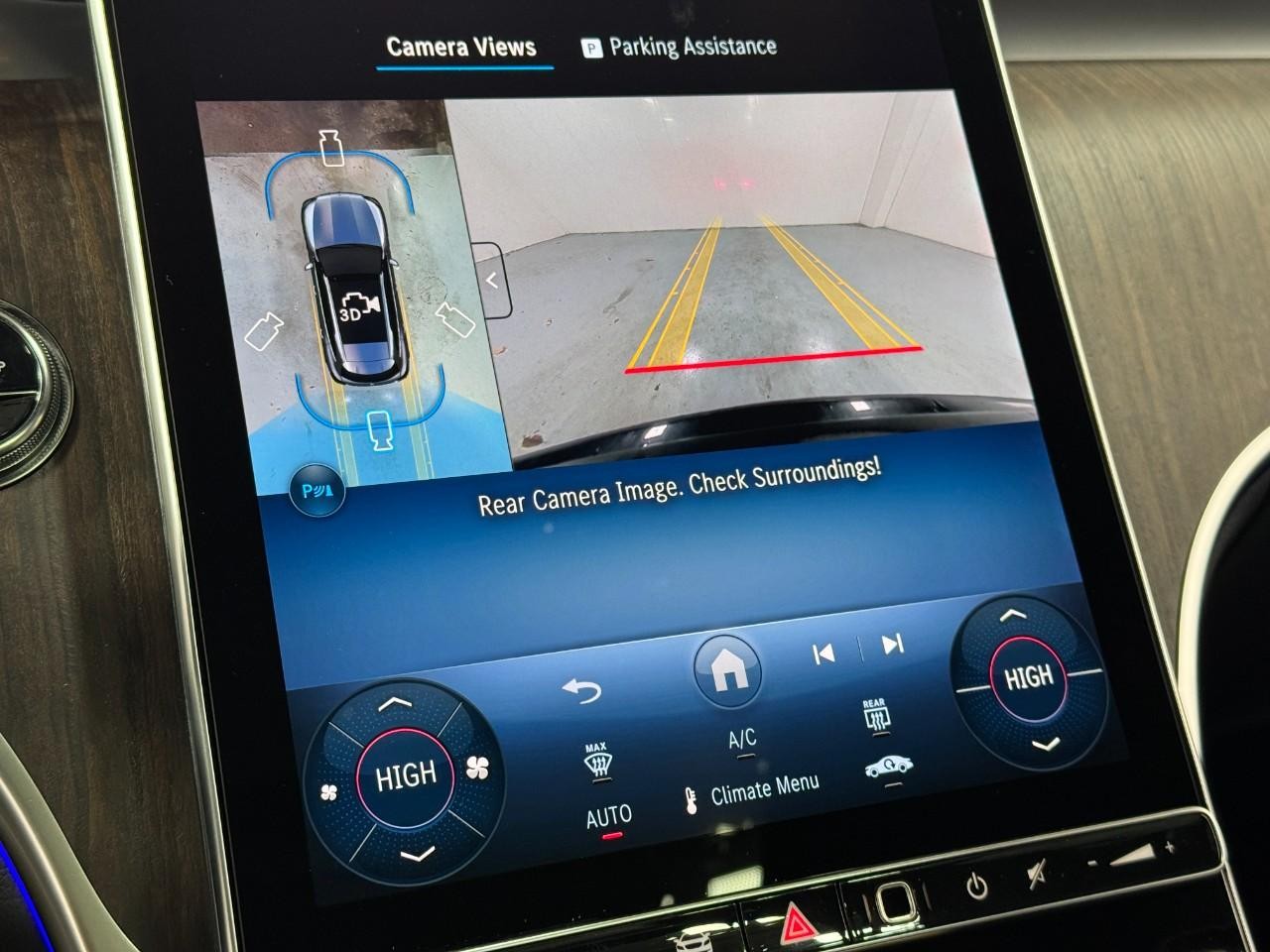 Mercedes-Benz GLC Vehicle Full-screen Gallery Image 35