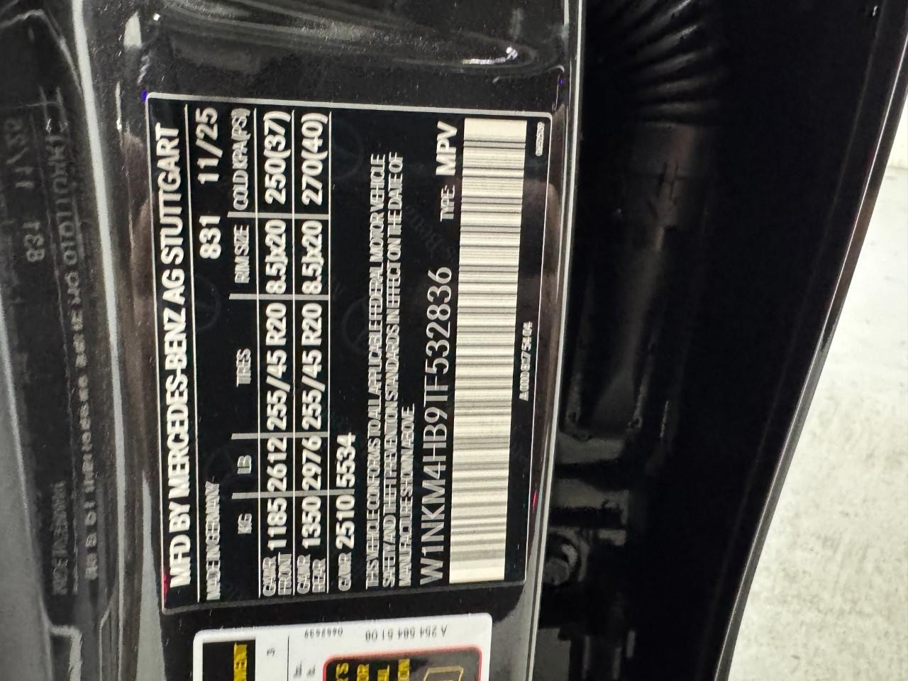 Mercedes-Benz GLC Vehicle Full-screen Gallery Image 36