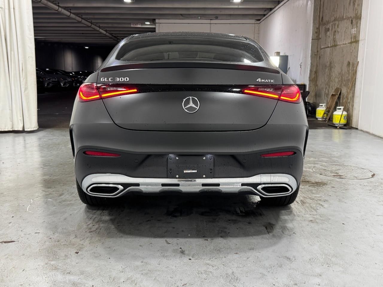 Mercedes-Benz GLC Vehicle Full-screen Gallery Image 9