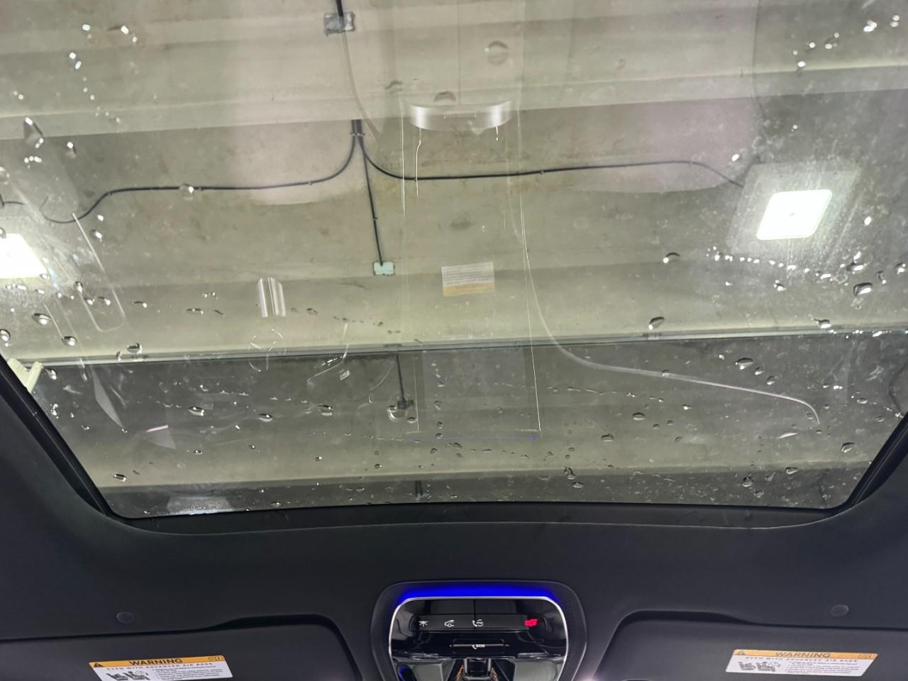 Mercedes-Benz GLC Vehicle Full-screen Gallery Image 11