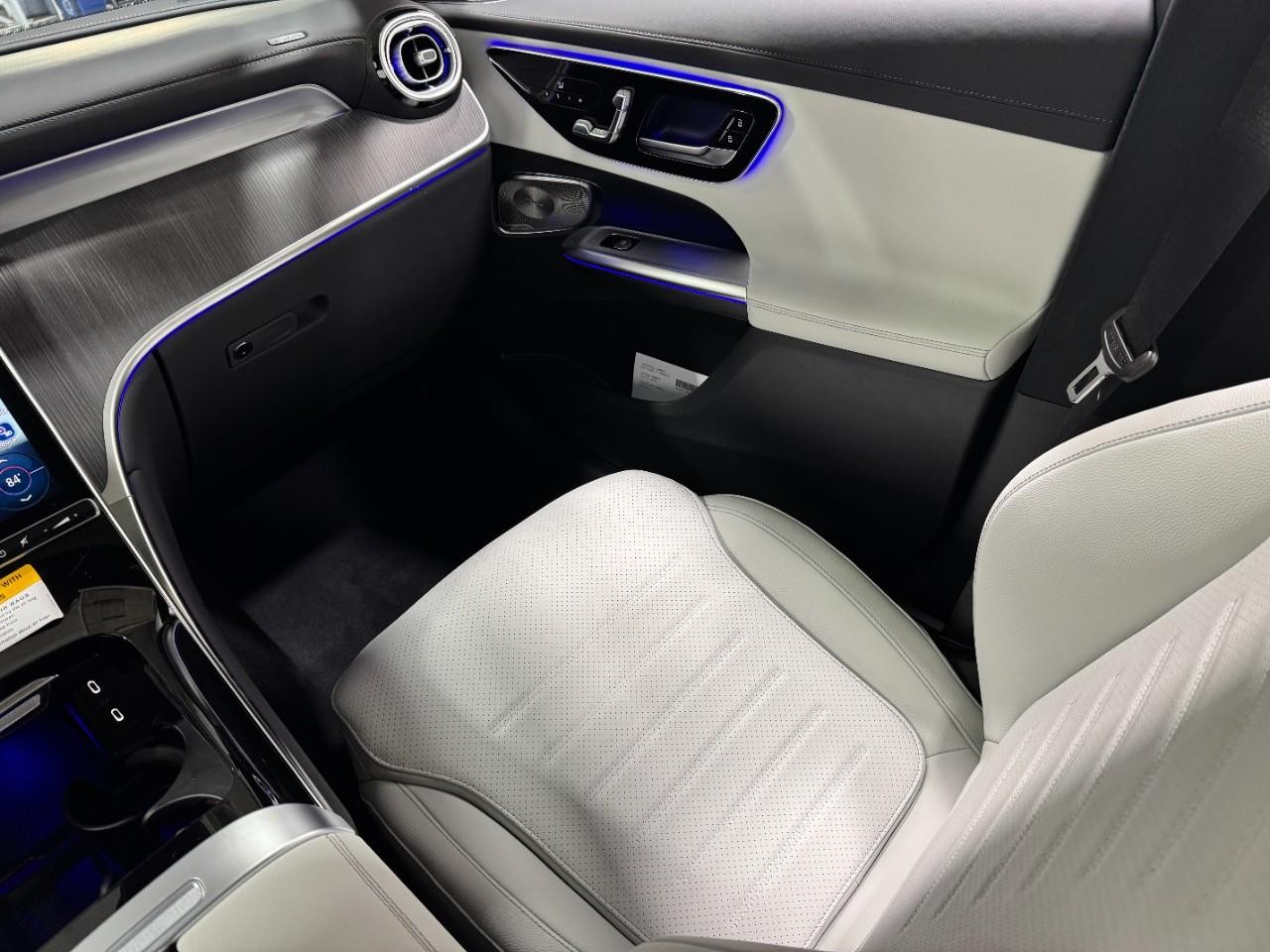 Mercedes-Benz GLC Vehicle Full-screen Gallery Image 15