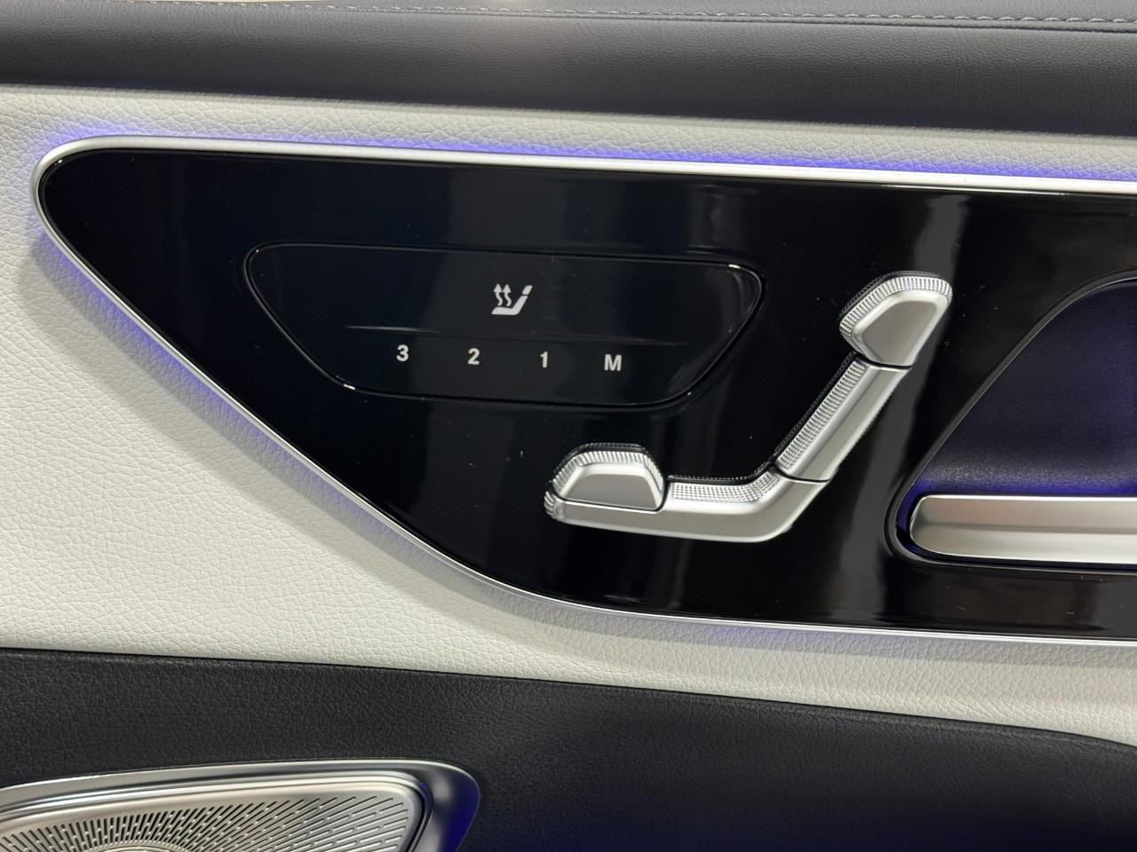 Mercedes-Benz GLC Vehicle Full-screen Gallery Image 19