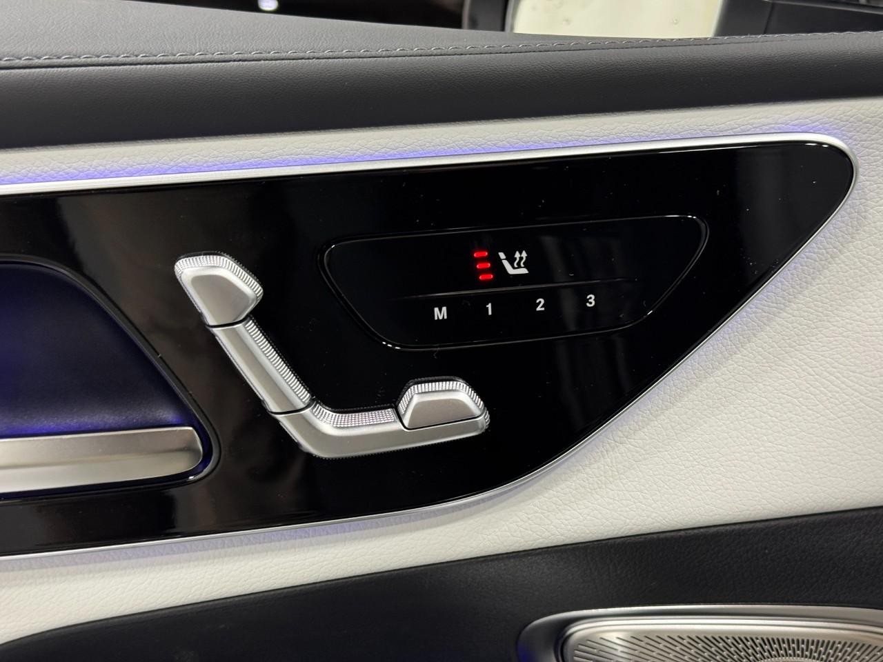 Mercedes-Benz GLC Vehicle Full-screen Gallery Image 22