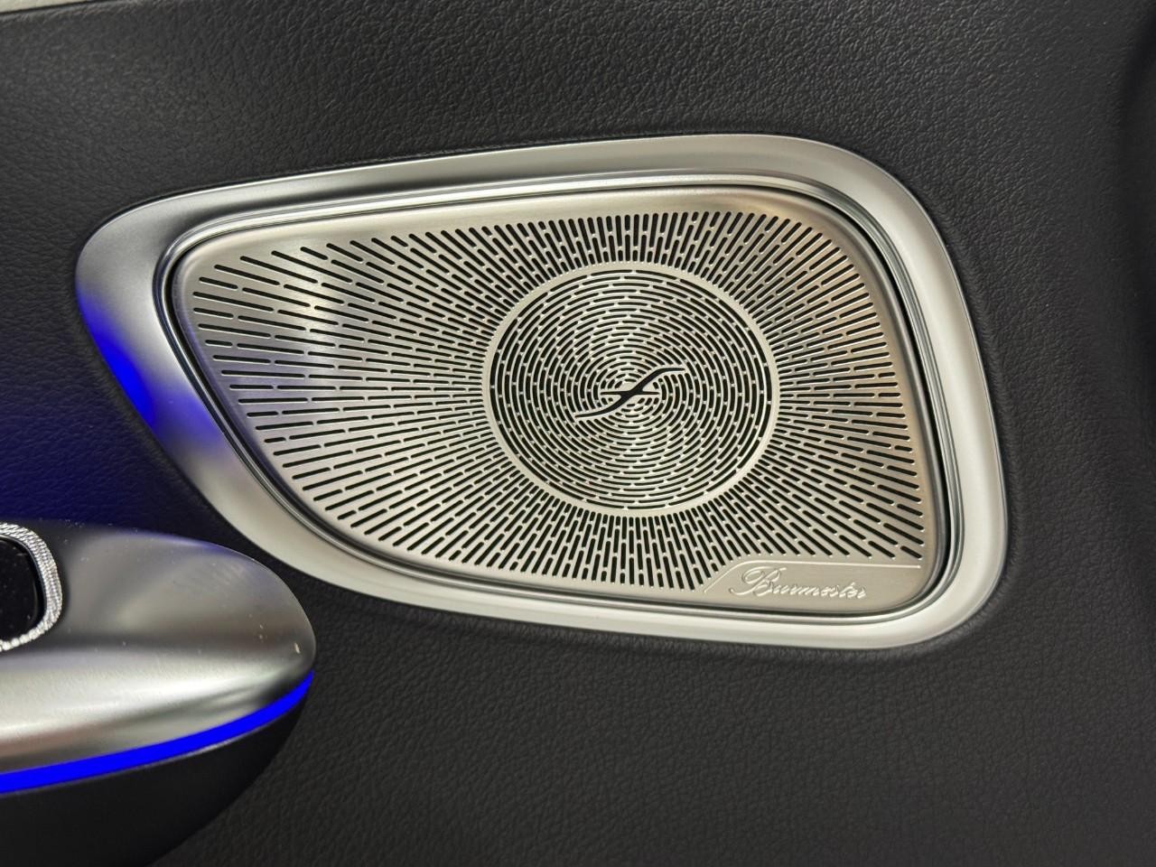 Mercedes-Benz GLC Vehicle Full-screen Gallery Image 25