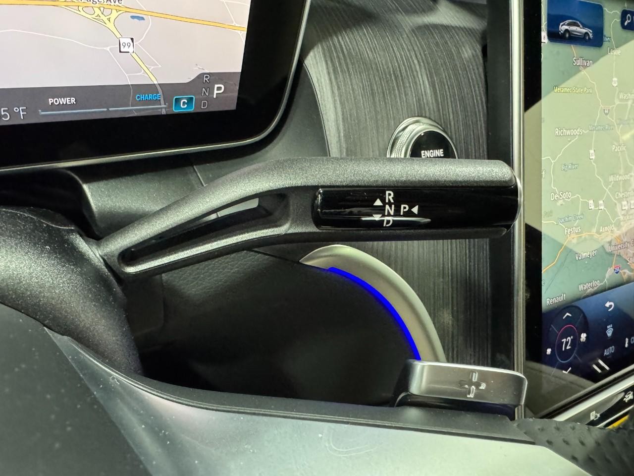 Mercedes-Benz GLC Vehicle Full-screen Gallery Image 34