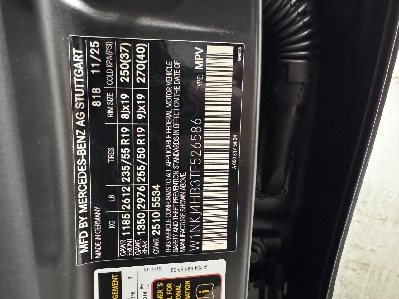 Mercedes-Benz GLC Vehicle Full-screen Gallery Image 36