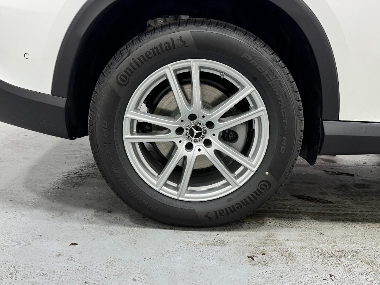 Mercedes-Benz GLC Vehicle Full-screen Gallery Image 5