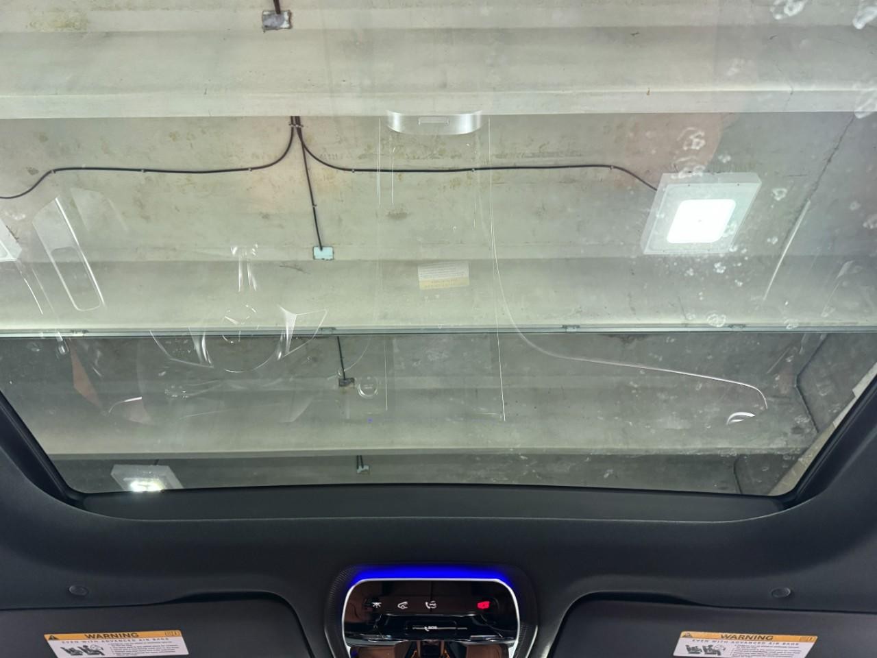 Mercedes-Benz GLC Vehicle Full-screen Gallery Image 11