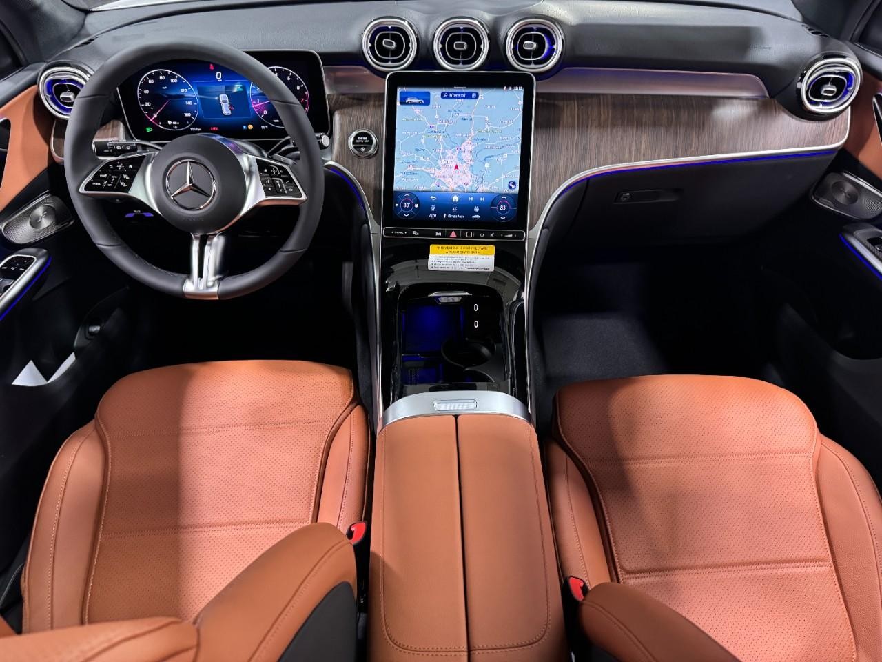 Mercedes-Benz GLC Vehicle Full-screen Gallery Image 12