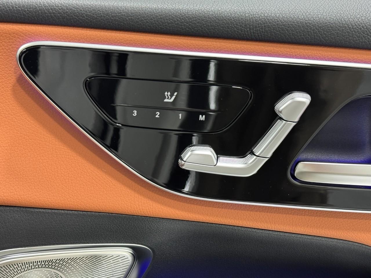 Mercedes-Benz GLC Vehicle Full-screen Gallery Image 19