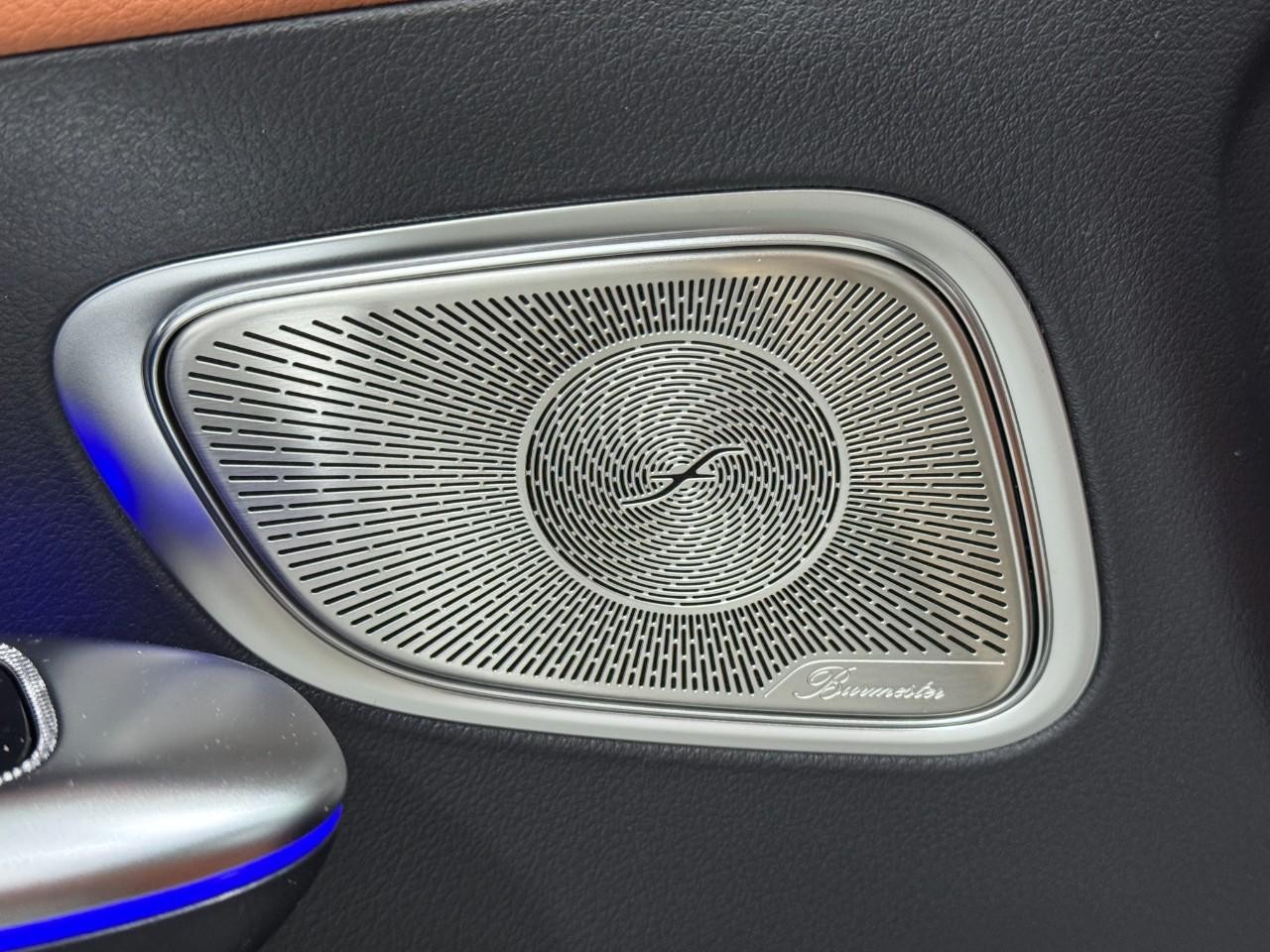 Mercedes-Benz GLC Vehicle Full-screen Gallery Image 25