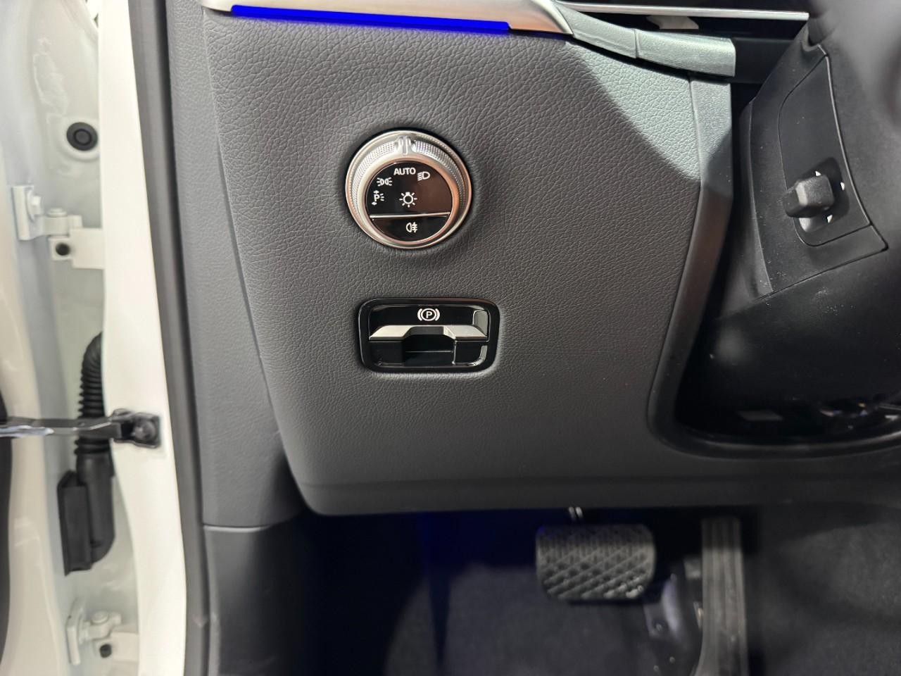 Mercedes-Benz GLC Vehicle Full-screen Gallery Image 30