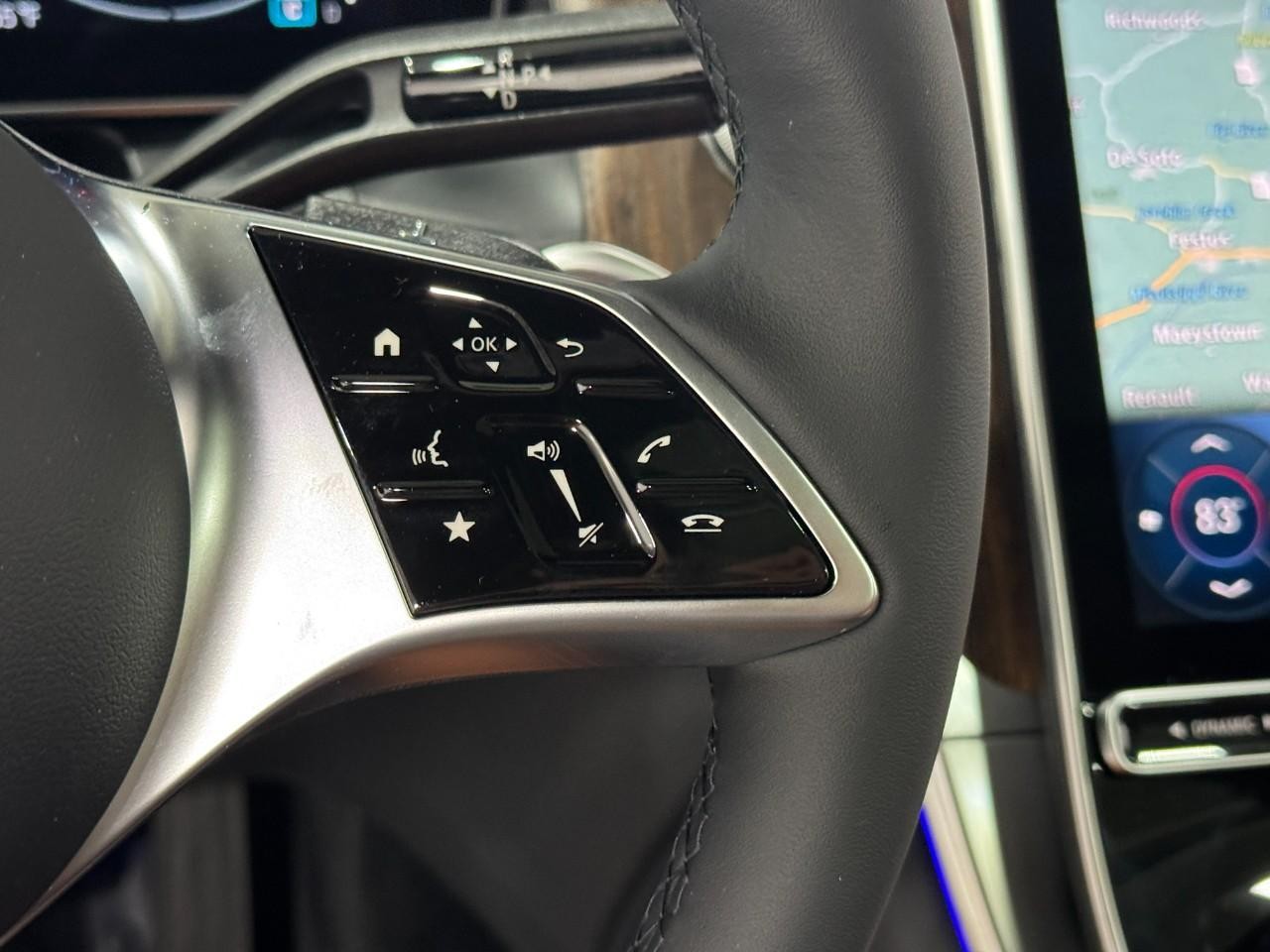 Mercedes-Benz GLC Vehicle Full-screen Gallery Image 32