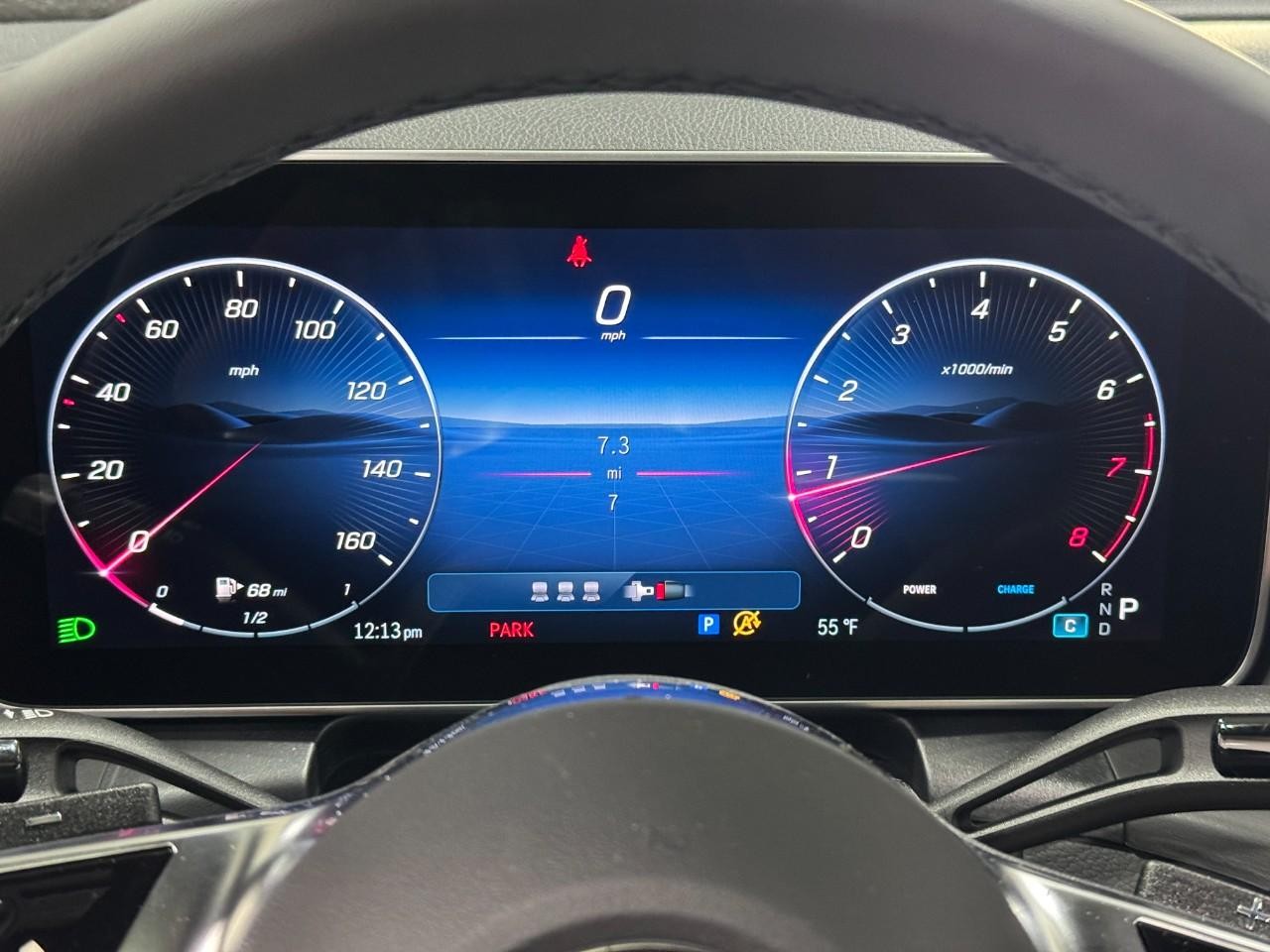 Mercedes-Benz GLC Vehicle Full-screen Gallery Image 34