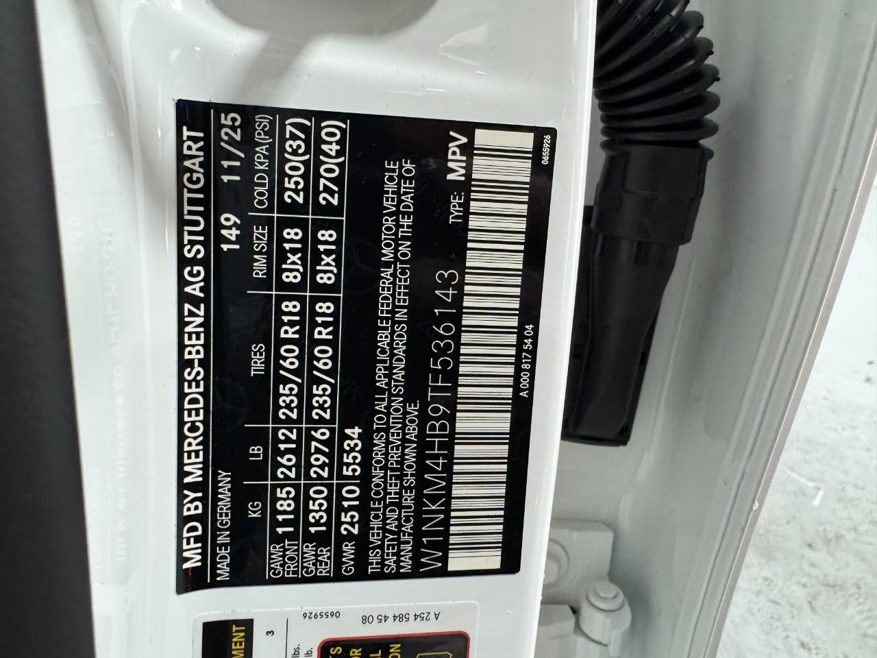 Mercedes-Benz GLC Vehicle Full-screen Gallery Image 37