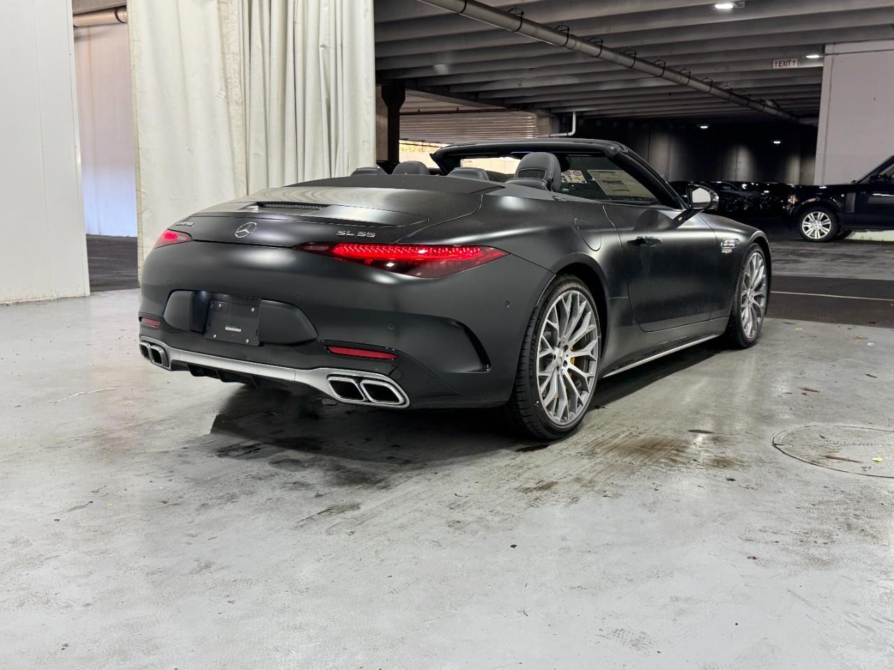 Mercedes-Benz SL Vehicle Full-screen Gallery Image 4