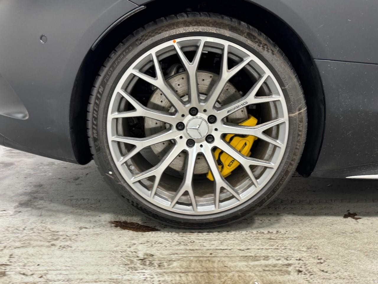 Mercedes-Benz SL Vehicle Full-screen Gallery Image 5