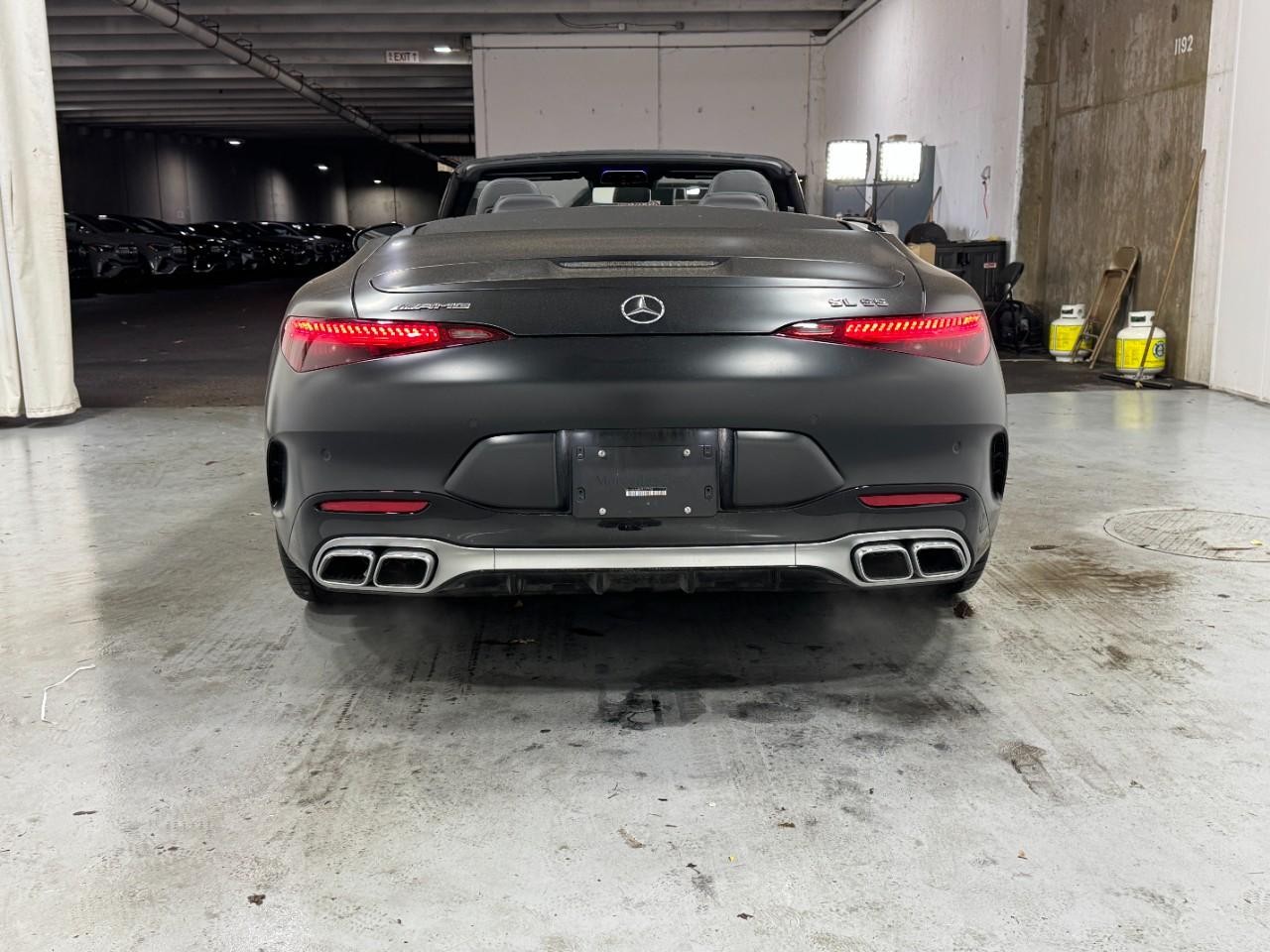 Mercedes-Benz SL Vehicle Full-screen Gallery Image 9