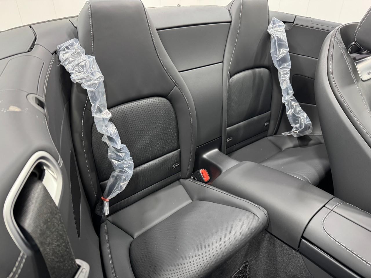 Mercedes-Benz SL Vehicle Full-screen Gallery Image 10