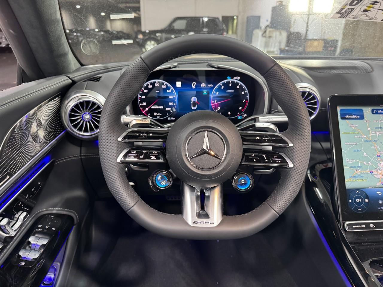 Mercedes-Benz SL Vehicle Full-screen Gallery Image 12