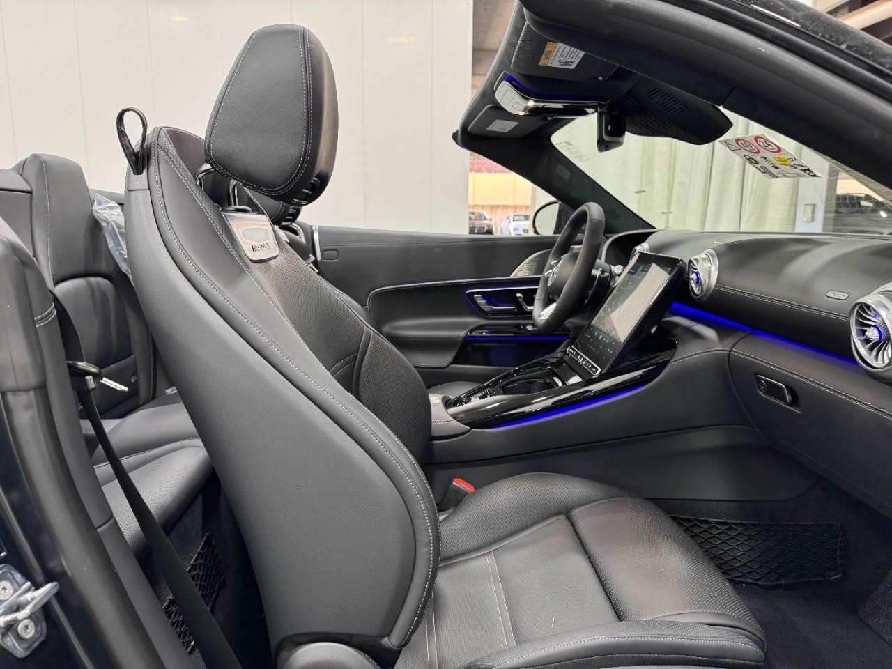 Mercedes-Benz SL Vehicle Full-screen Gallery Image 15