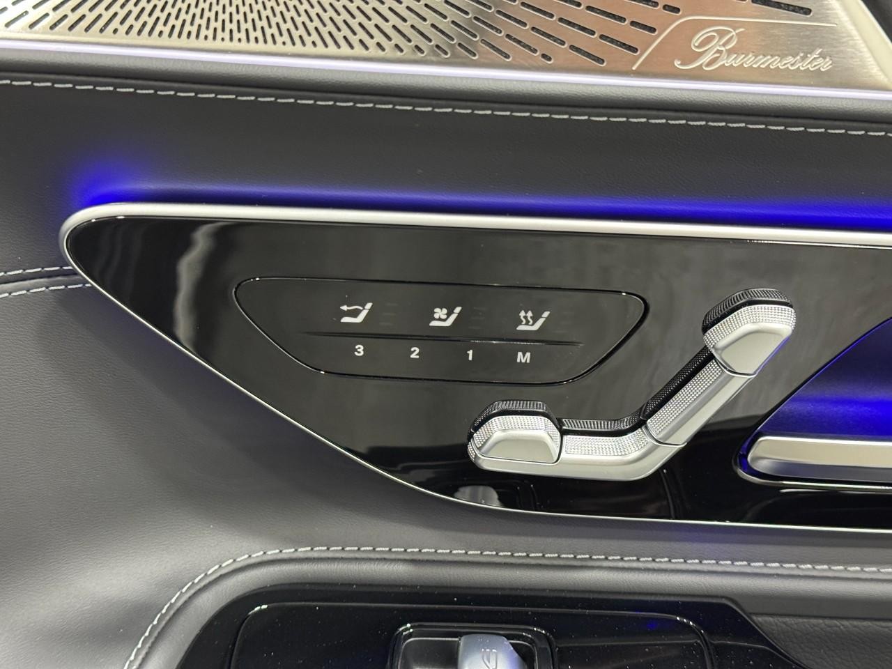 Mercedes-Benz SL Vehicle Full-screen Gallery Image 17