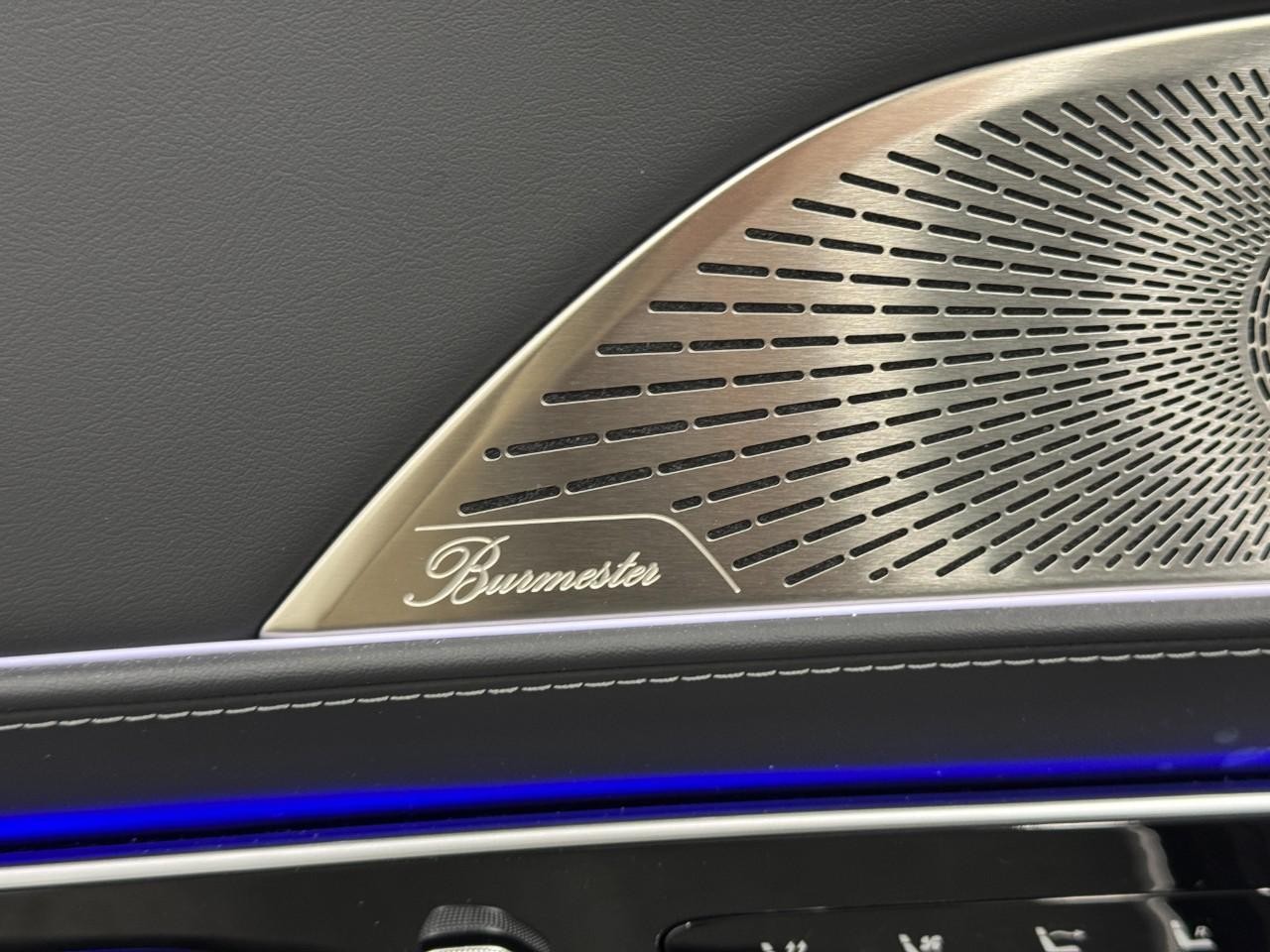 Mercedes-Benz SL Vehicle Full-screen Gallery Image 20