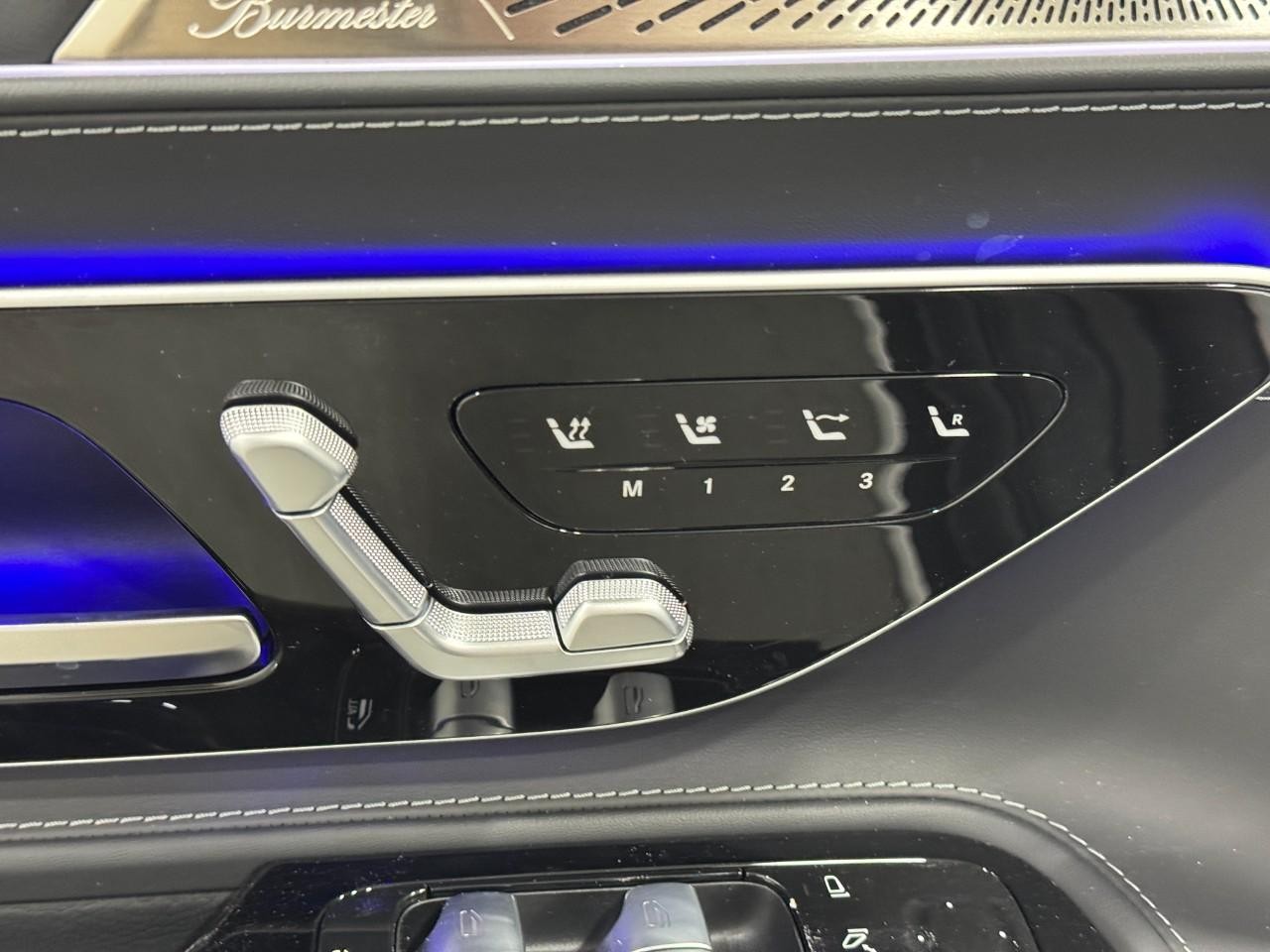 Mercedes-Benz SL Vehicle Full-screen Gallery Image 22