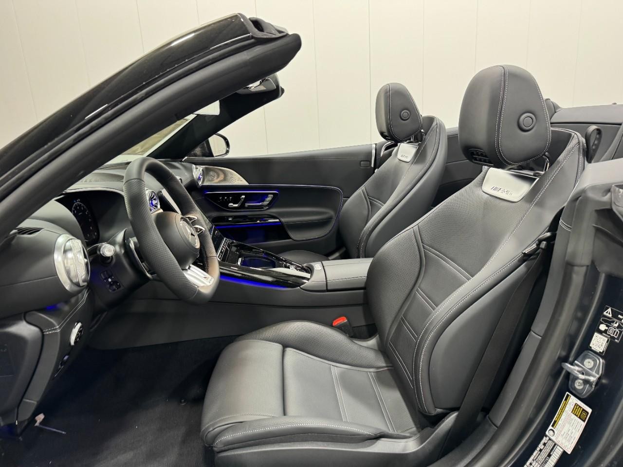 Mercedes-Benz SL Vehicle Full-screen Gallery Image 25