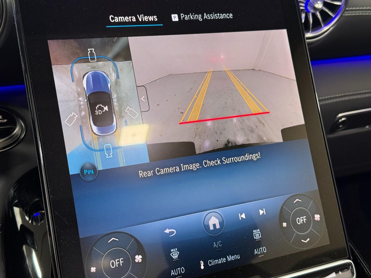 Mercedes-Benz SL Vehicle Full-screen Gallery Image 32